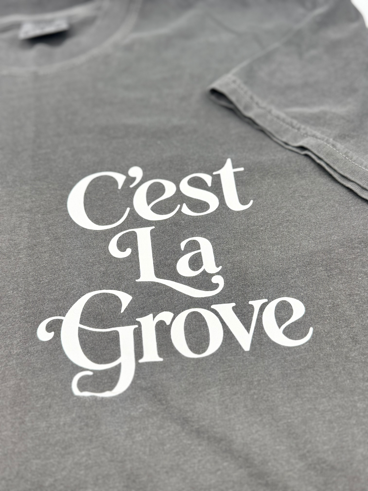 C'est La Grove tee -Pepper
